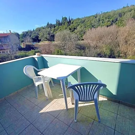 Σπίτι διακοπών Lil' Fam Farm - 10min